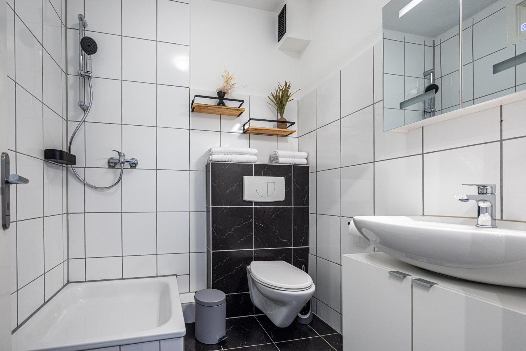 Have-A-Nice-Stay - Nahe Bahnhof Ahrensburg - 20 Minuten Nach Hamburg - Trotzdem Ruhig Gelegen - 6 Minuten Zu Fuss Ins Zentrum Ahrensburg - Modern Eingerichtet 外观 照片